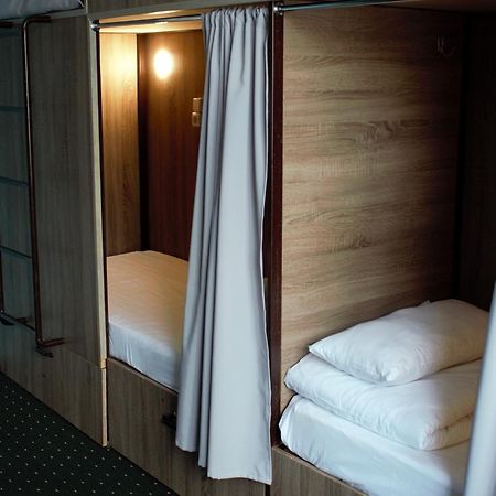 All Eyes Hostel Kamianets-Podilskyi Ngoại thất bức ảnh