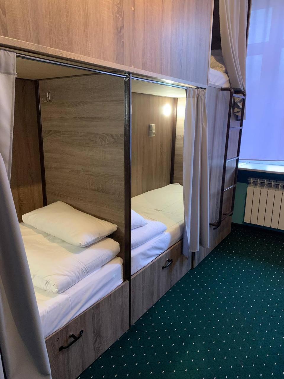 All Eyes Hostel Kamianets-Podilskyi Ngoại thất bức ảnh