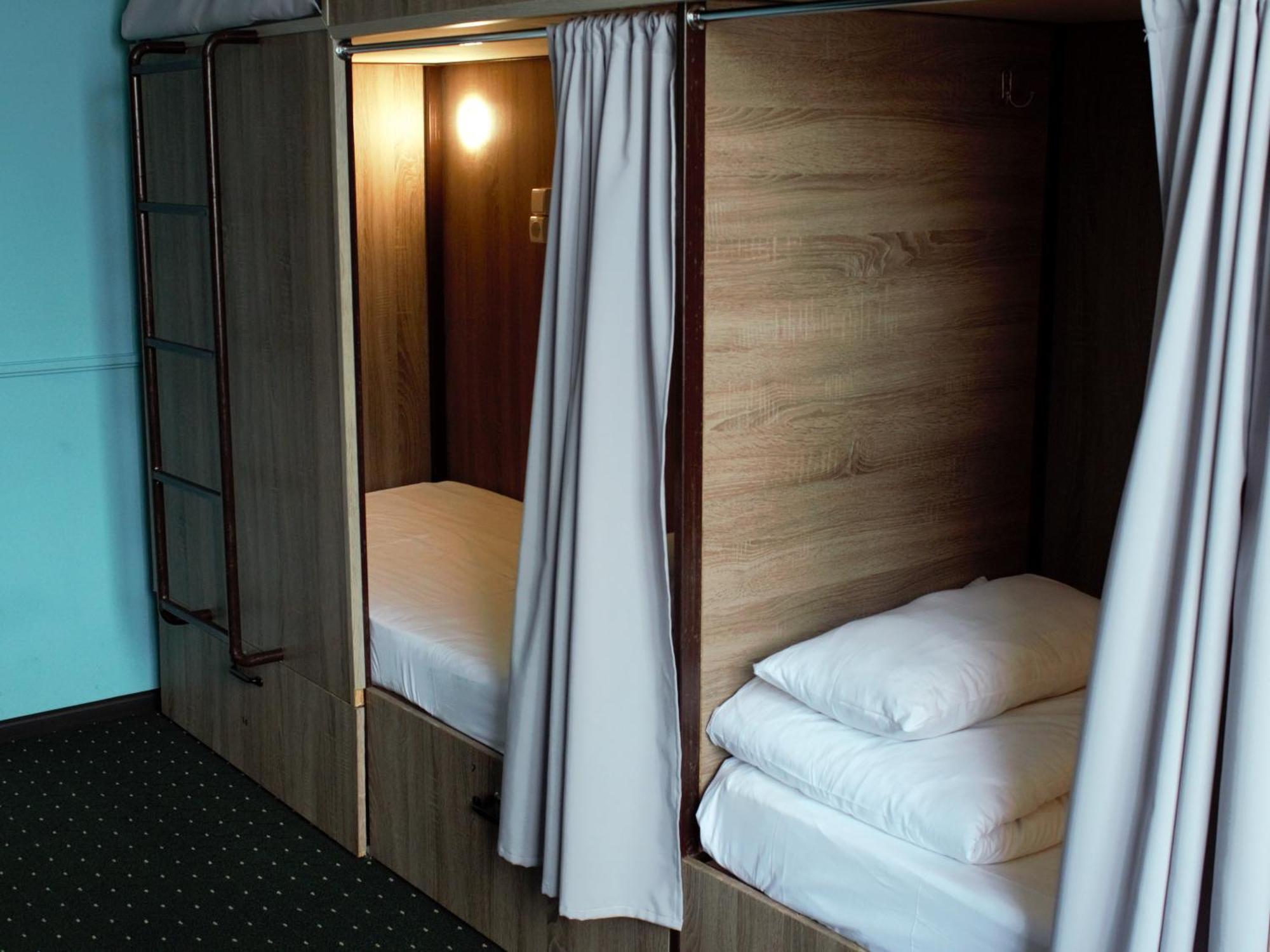 All Eyes Hostel Kamianets-Podilskyi Ngoại thất bức ảnh