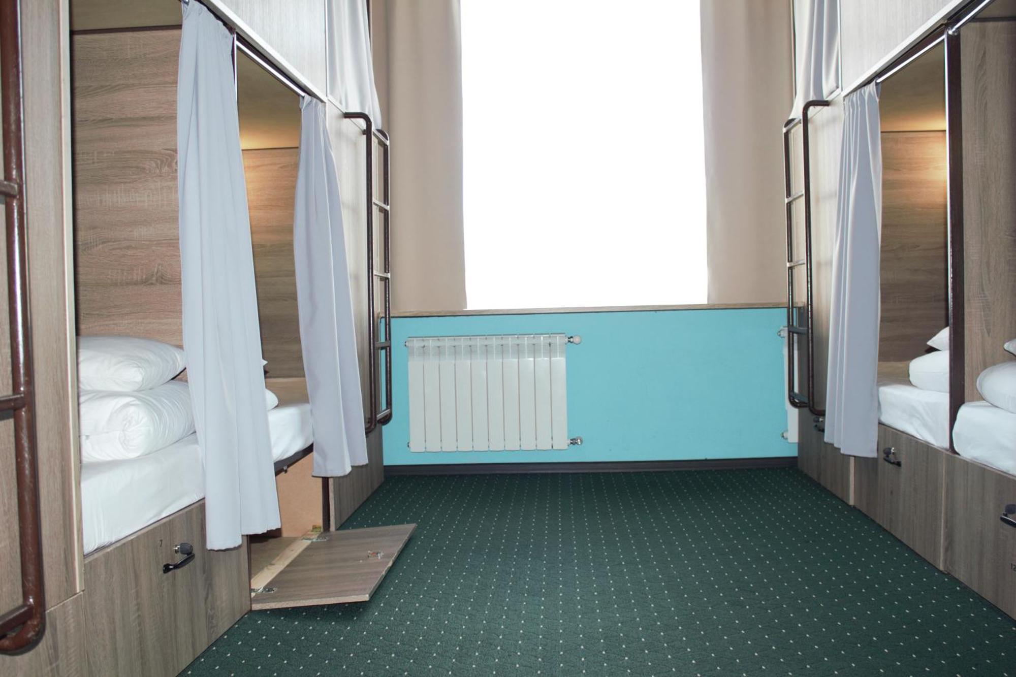 All Eyes Hostel Kamianets-Podilskyi Ngoại thất bức ảnh