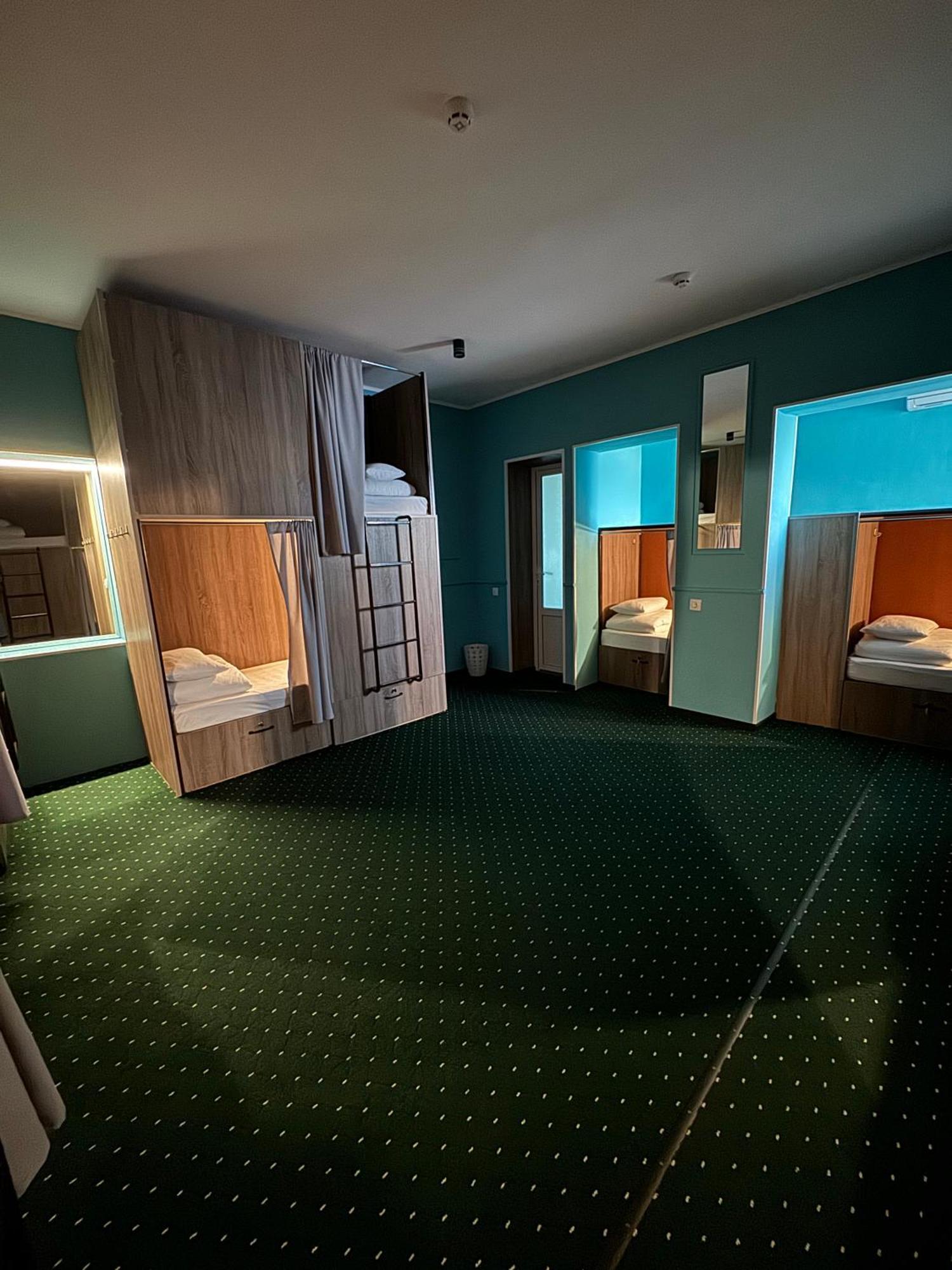 All Eyes Hostel Kamianets-Podilskyi Ngoại thất bức ảnh