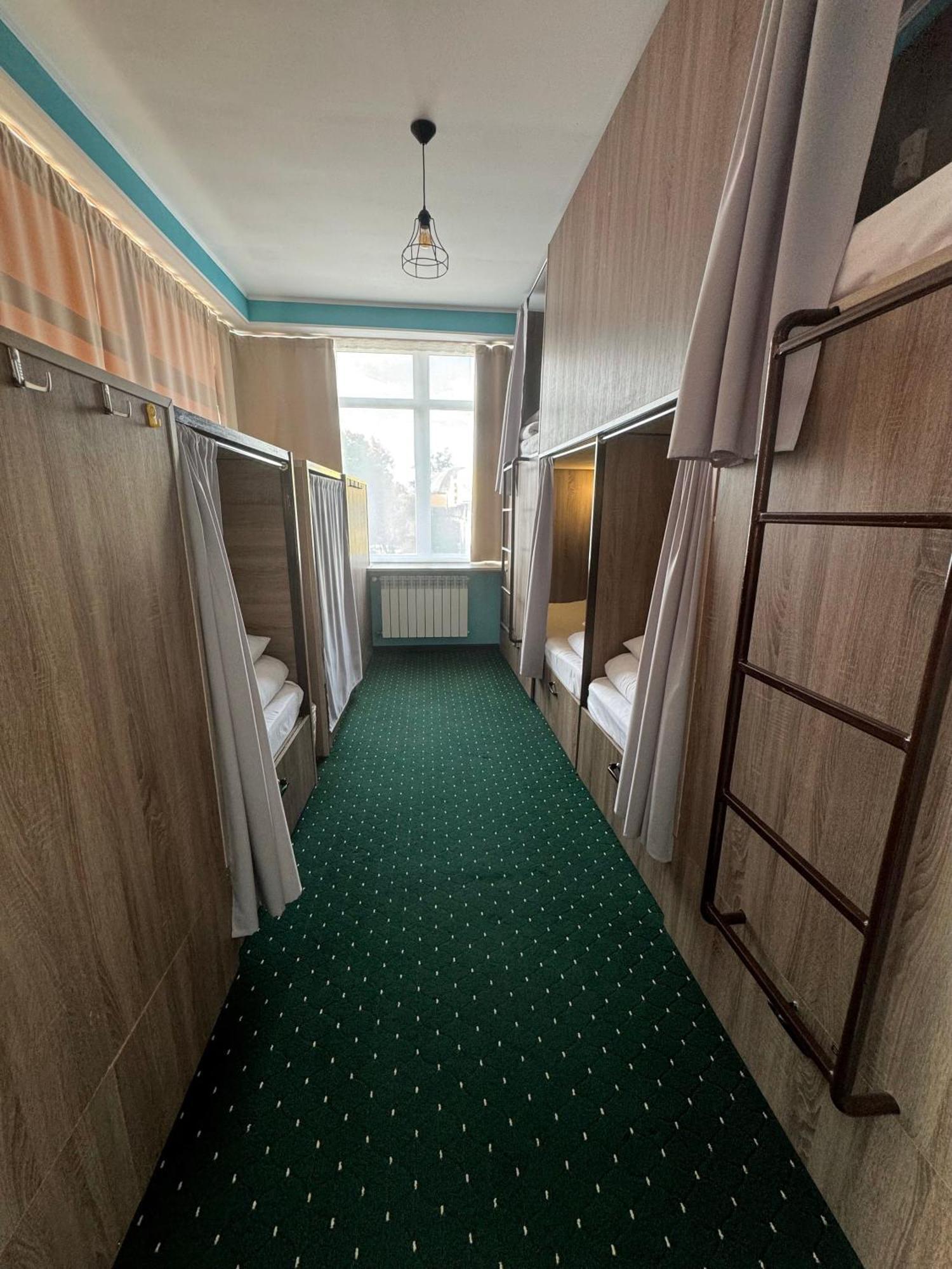 All Eyes Hostel Kamianets-Podilskyi Ngoại thất bức ảnh