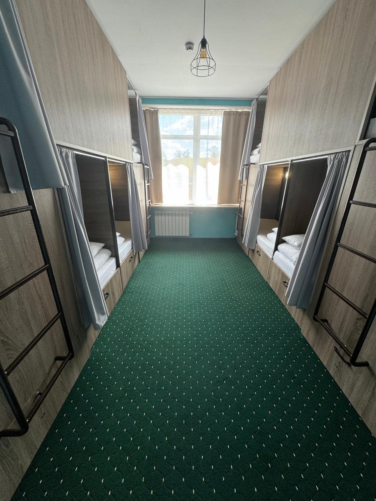 All Eyes Hostel Kamianets-Podilskyi Ngoại thất bức ảnh