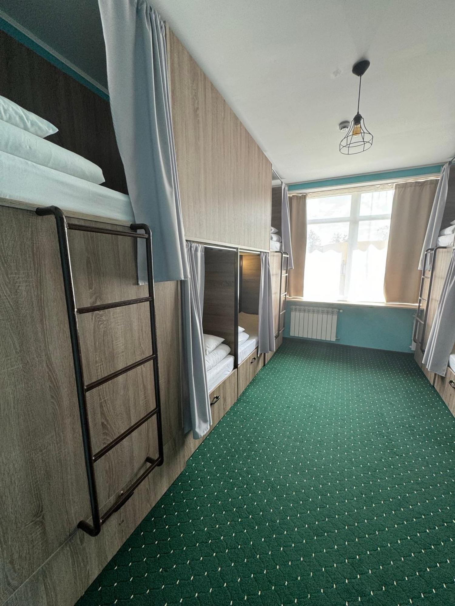 All Eyes Hostel Kamianets-Podilskyi Ngoại thất bức ảnh