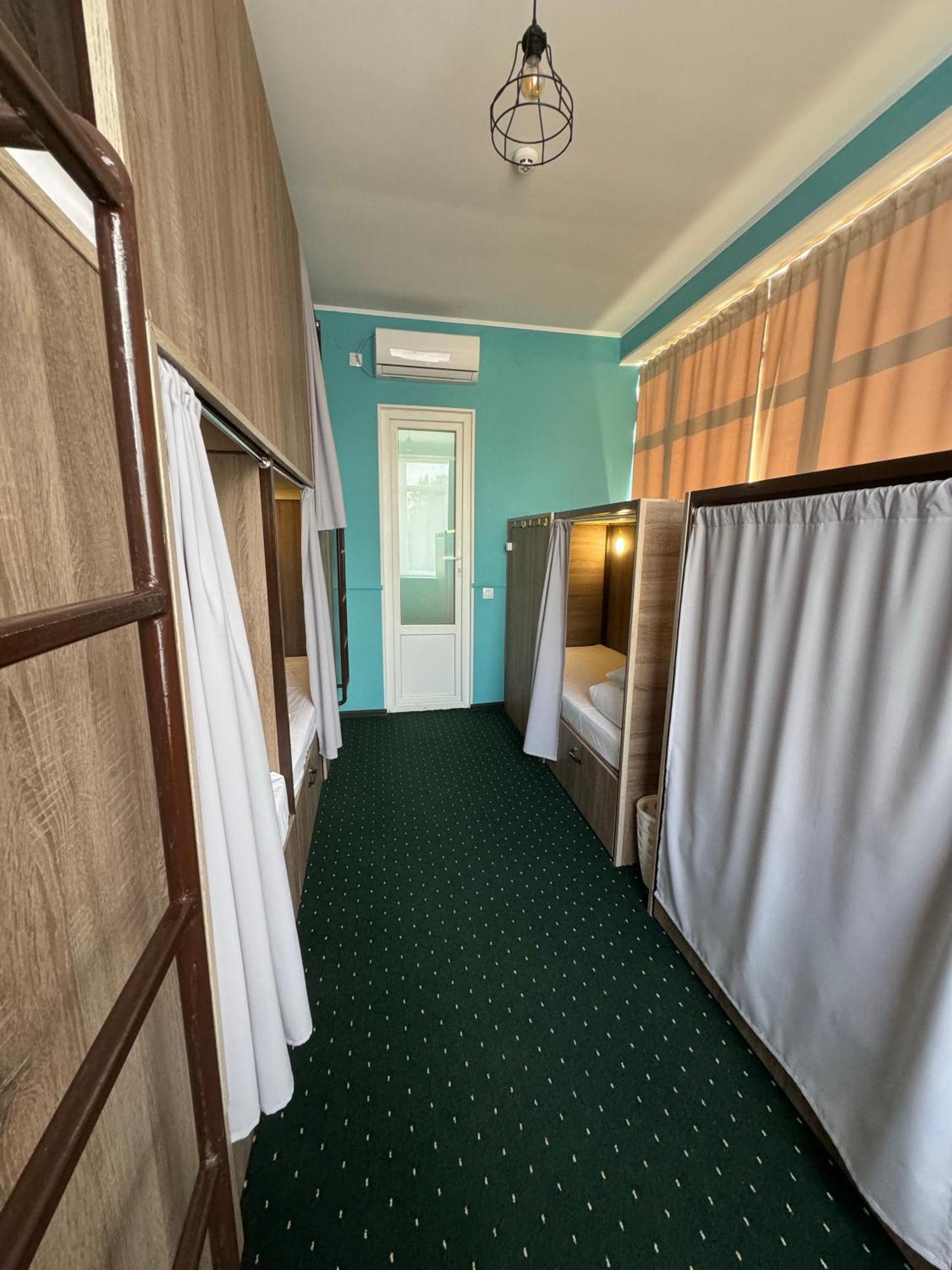 All Eyes Hostel Kamianets-Podilskyi Ngoại thất bức ảnh