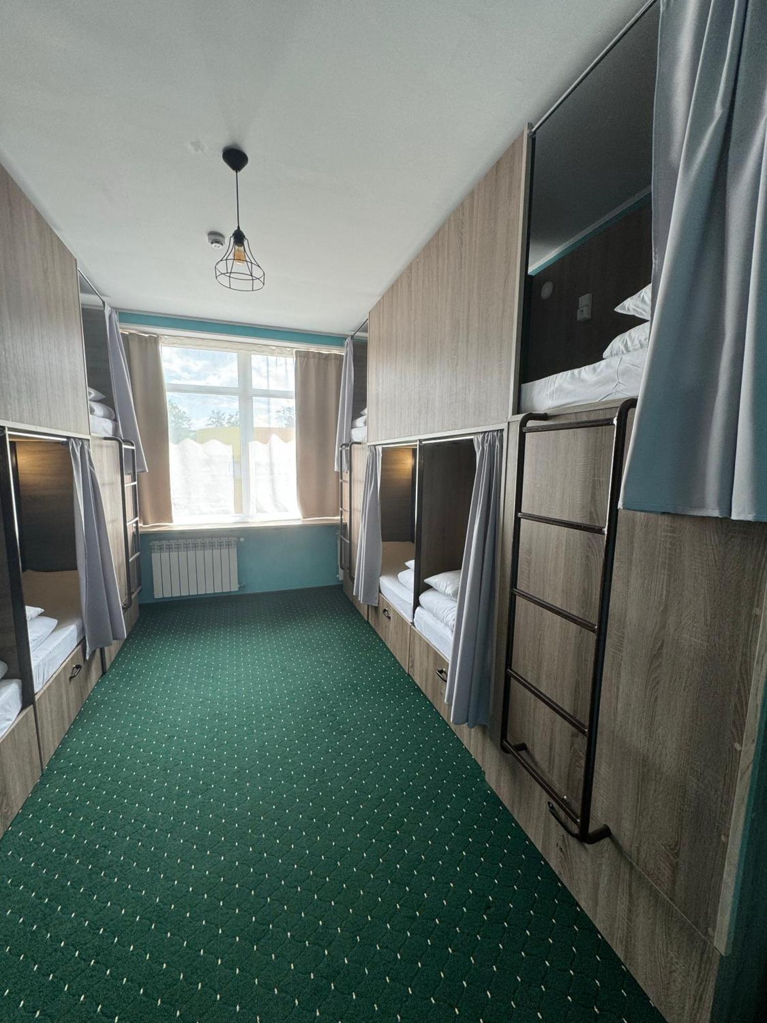 All Eyes Hostel Kamianets-Podilskyi Ngoại thất bức ảnh