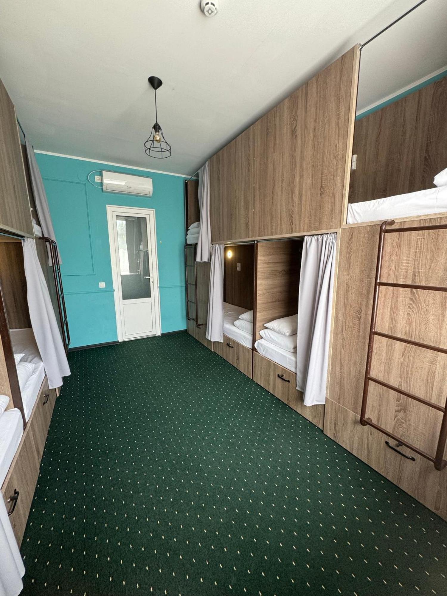 All Eyes Hostel Kamianets-Podilskyi Ngoại thất bức ảnh