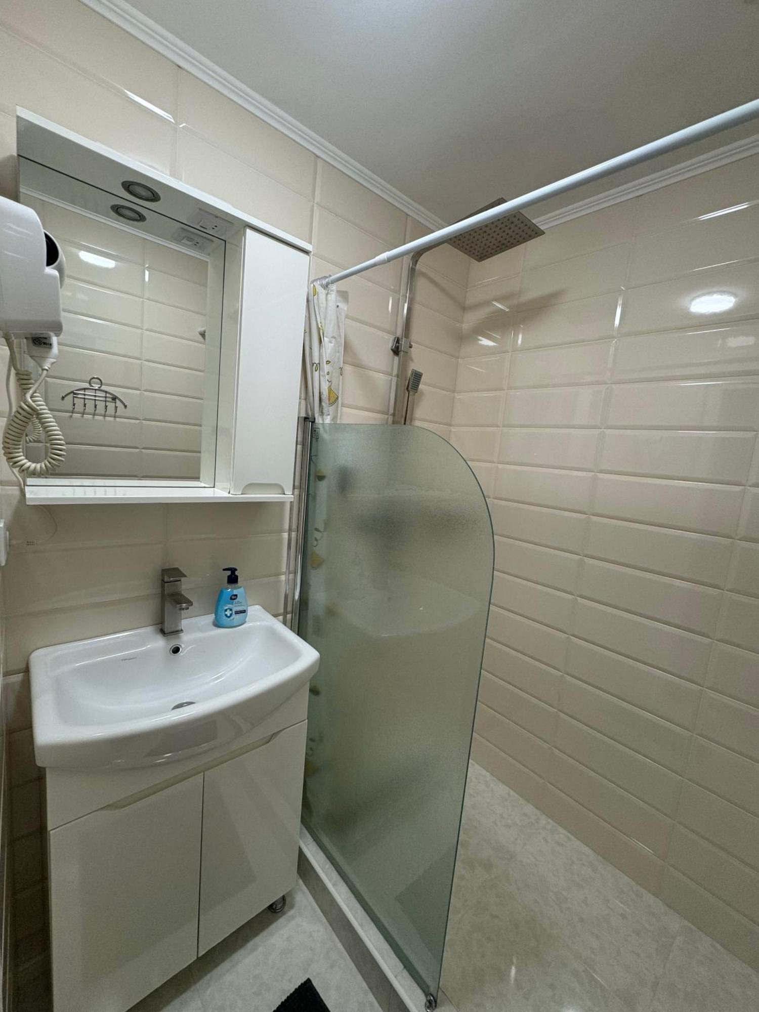 All Eyes Hostel Kamianets-Podilskyi Ngoại thất bức ảnh
